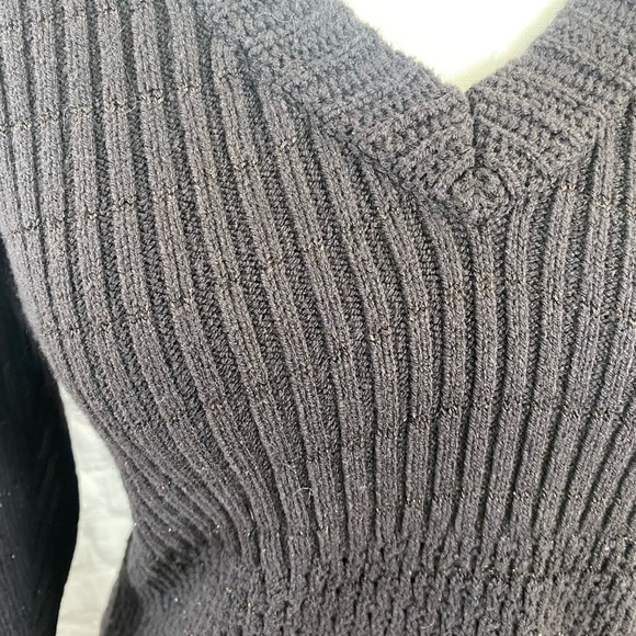 Calvin Klein V Neck Sweater size Large EUC - Picture 2 of 10